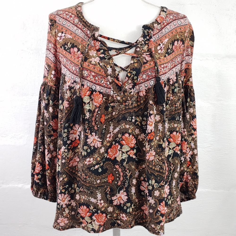 AMERICAN EAGLE BOHO LACE UP FRONT TOP (452)